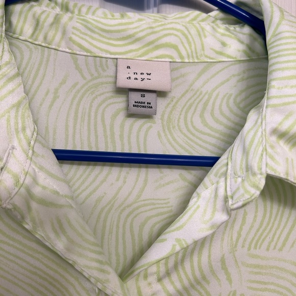 Silky button down - Picture 3 of 4